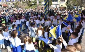 Foto: Admir Kuburović / Radiosarajevo.ba / Građani Sarajeva proslavljaju Dan nezavisnosti Bosne i Hercegovine na Trgu Oslobođenja - Alija Izetbegović